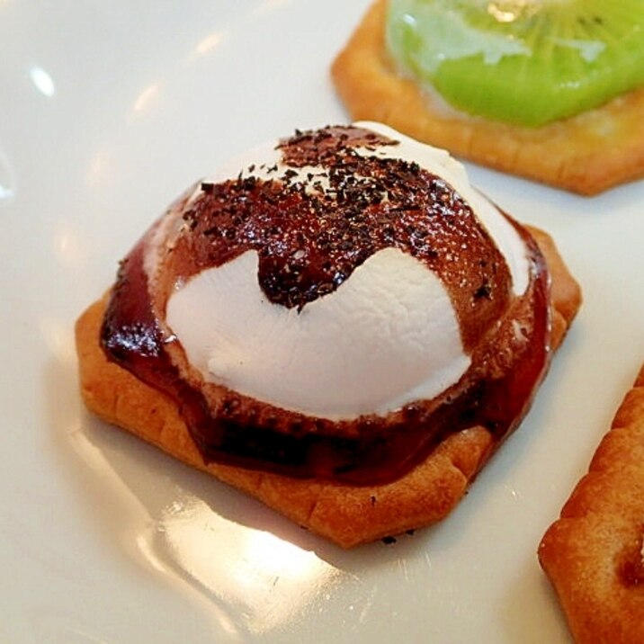 苺ジャムと苺マシュマロとチョコ紅茶の焼きクラッカー